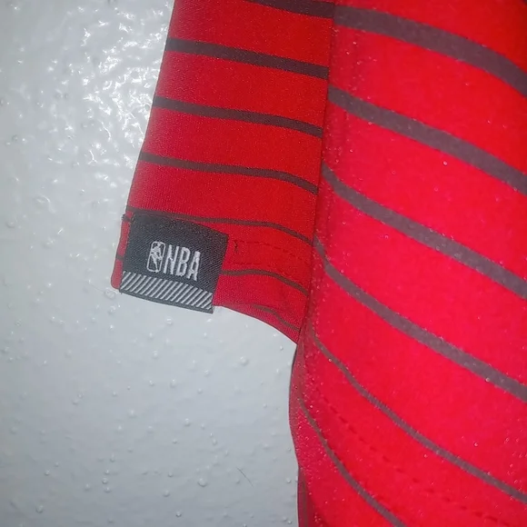 NBA Basketball M Red Black Practice Athletic Shirt - Picture 3 of 7